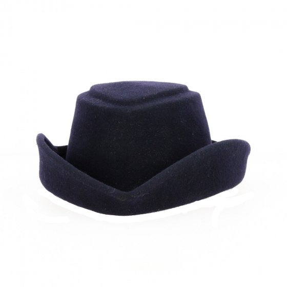Prefect's tricorn