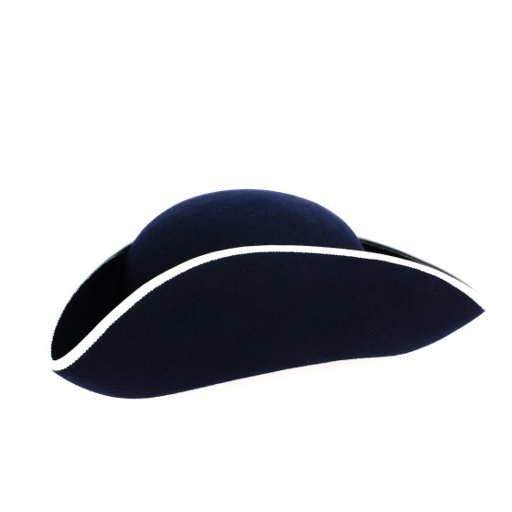 Tricorne porte drapeau