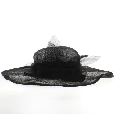 Chapeau noir d’été en pinal