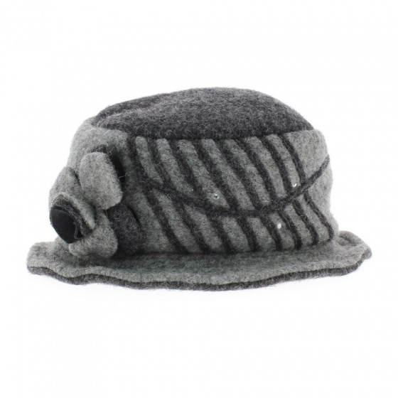 Boiled wool hat with flower