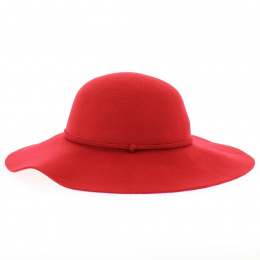 Red felt capeline