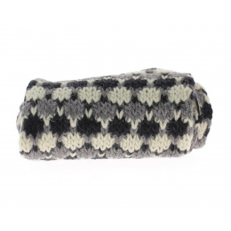 Scarf with grey pompon