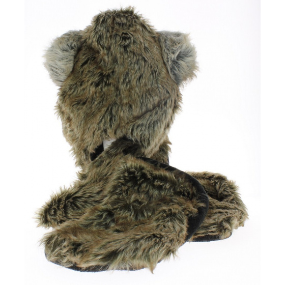 Toque and scarf woman