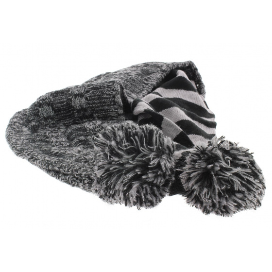 Scarf with grey pompon