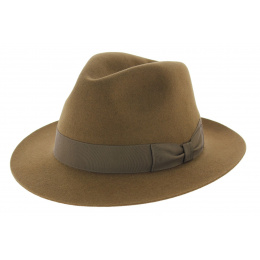 Wide-brimmed rabbit felt hat
