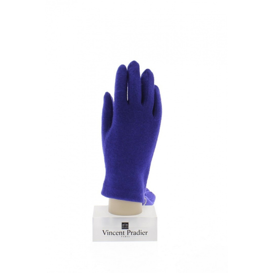 Touchscreen gloves for smartphone
