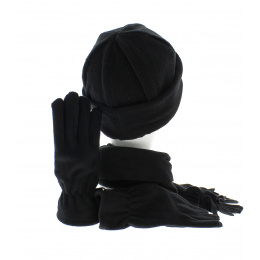 Matching hat, scarf and gloves set