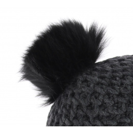 Black pompom beanie
