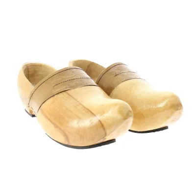 Varnished wooden clogs with soles Reference: 5092 | Chapellerie Traclet