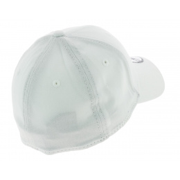 Basic 39 White Fitted Baseball Cap - New Era