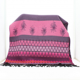 Pink scarf with geometric pattern recto - Traclet